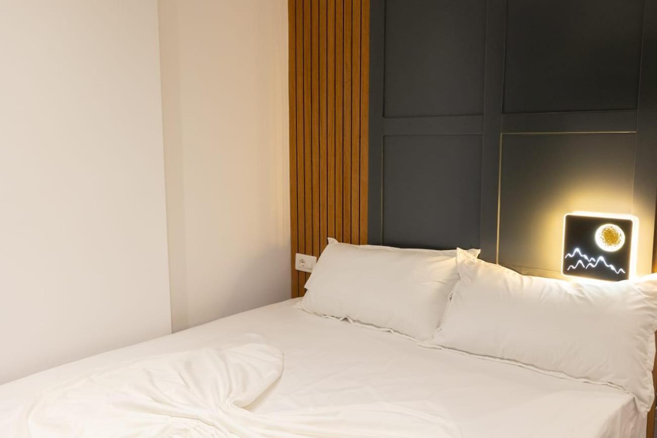 Aglon Twin'S Hotel Vlore Bagian luar foto