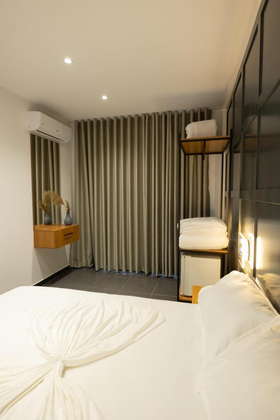 Aglon Twin'S Hotel Vlore Bagian luar foto