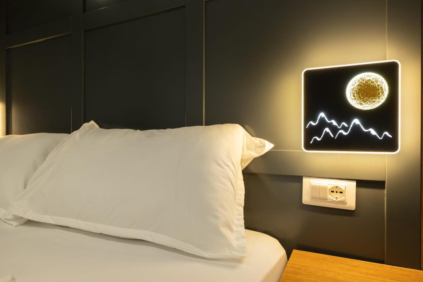 Aglon Twin'S Hotel Vlore Bagian luar foto