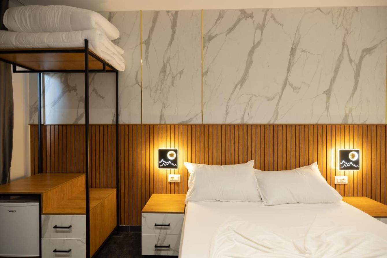 Aglon Twin'S Hotel Vlore Bagian luar foto