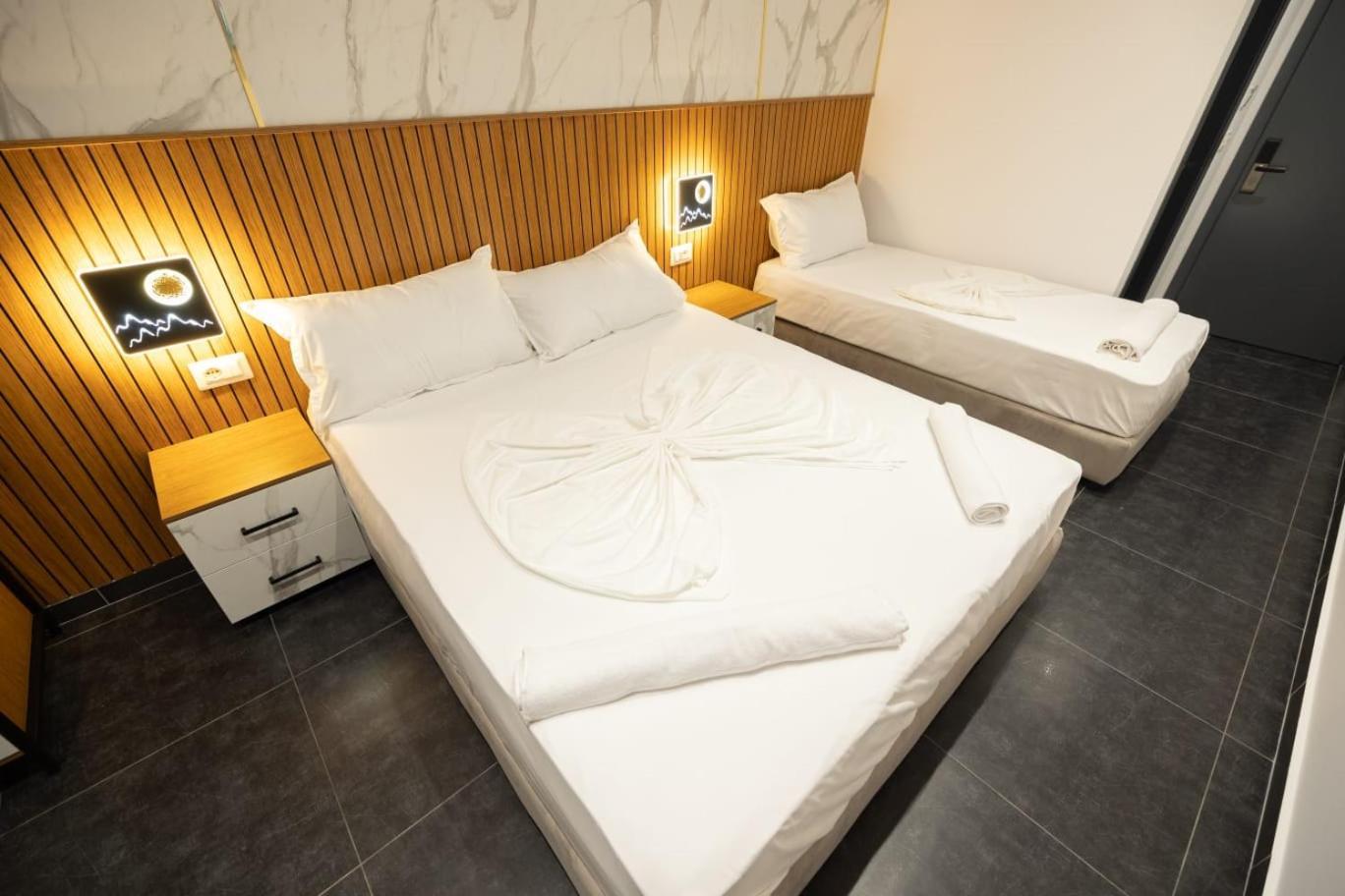 Aglon Twin'S Hotel Vlore Bagian luar foto