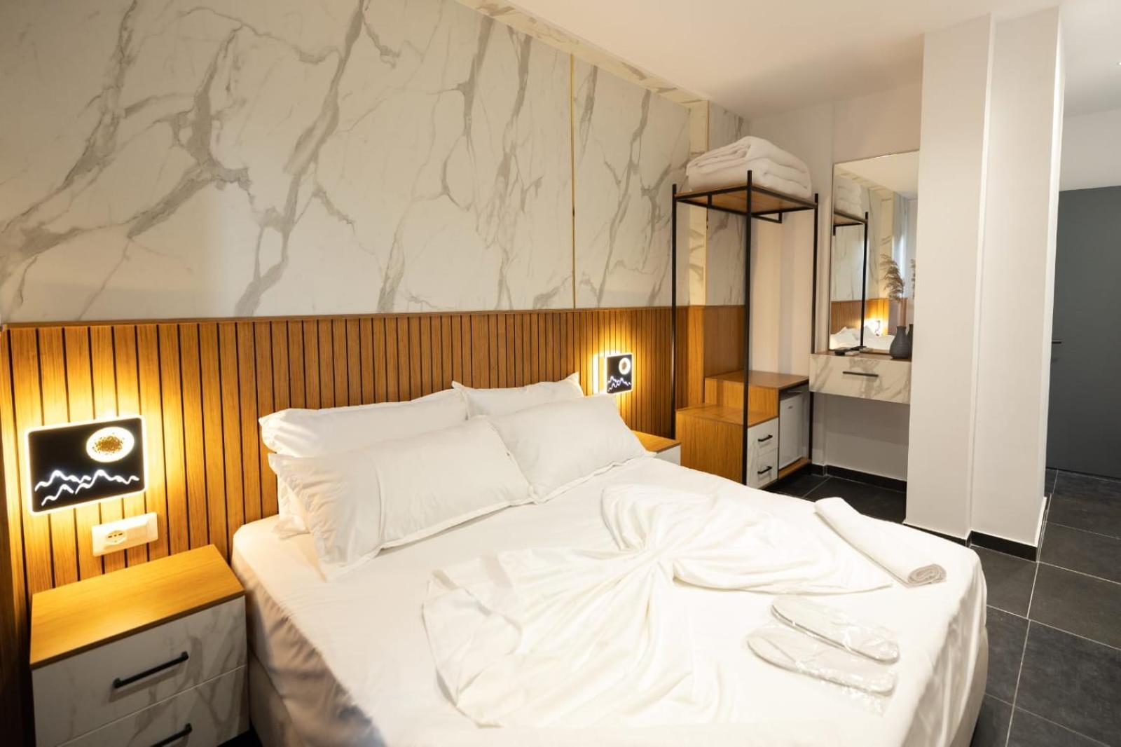 Aglon Twin'S Hotel Vlore Bagian luar foto