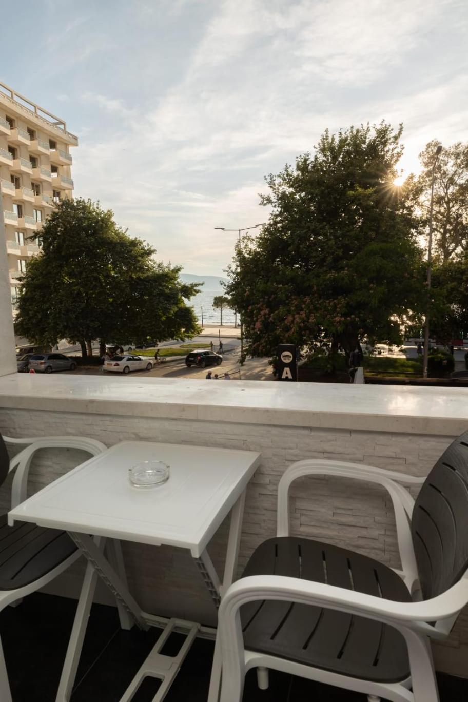 Aglon Twin'S Hotel Vlore Bagian luar foto