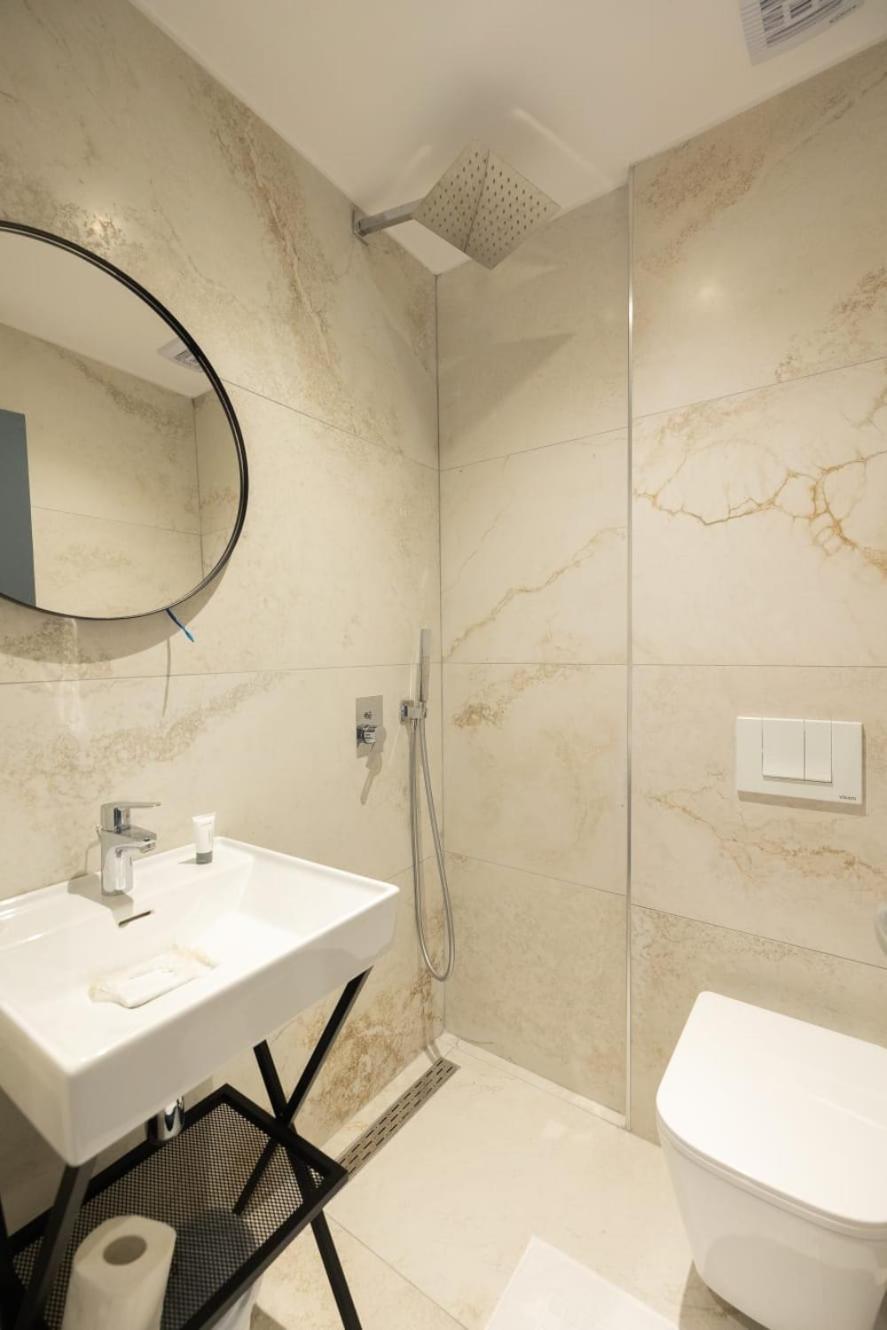 Aglon Twin'S Hotel Vlore Ruang foto